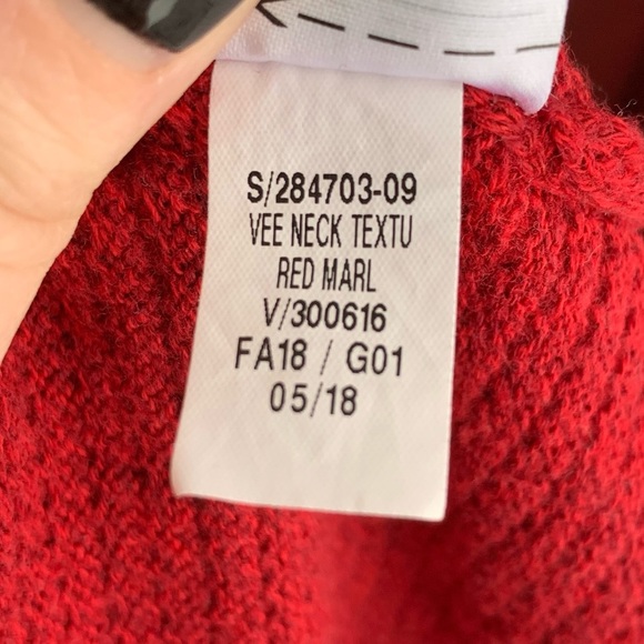 Old NAVY RED TIGHT KNIT VNECK SWEATER SIZE MEDIUM - Picture 5 of 8